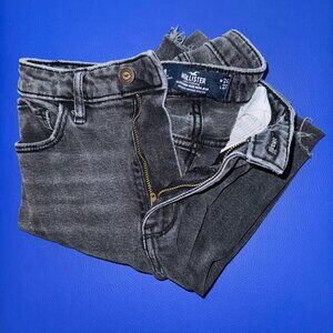 Hollister Ultra High-Rise Mom Jeans – Dark Wash, W 26, L 27
